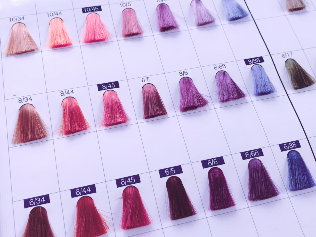 ヘアカラー施術の様子